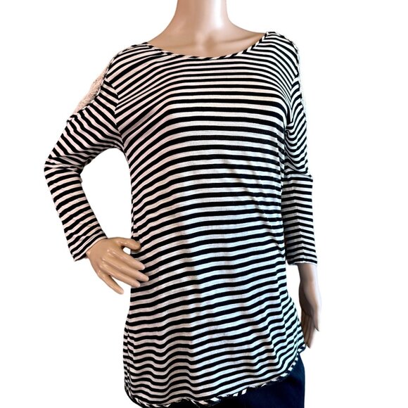 BCBGMAXAZRIA Lace Back Top Size Small Striped Black White Parisian Style Elegant - Picture 3 of 10